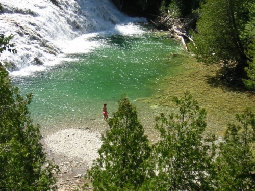 Visite de la spectaculaire rivière Émeraude (10 minutes en voiture)
